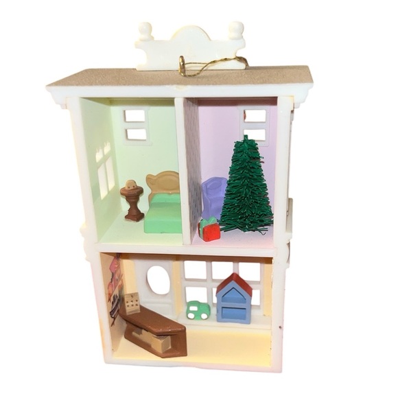 Hallmark "Old Fashioned Toy Store" Ornament 1985 - Picture 2 of 2